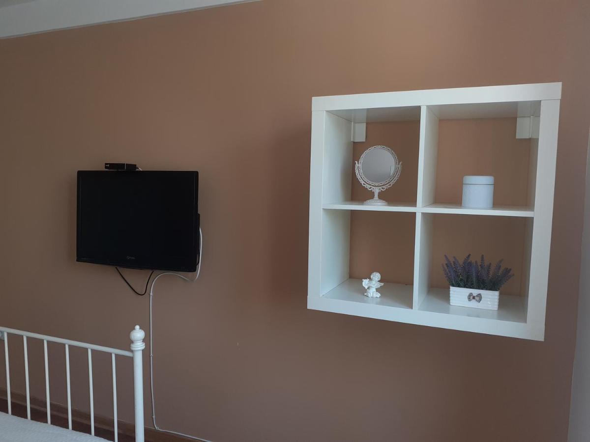 Apartman Jovana スレムスカ・ミトロヴィツァ エクステリア 写真