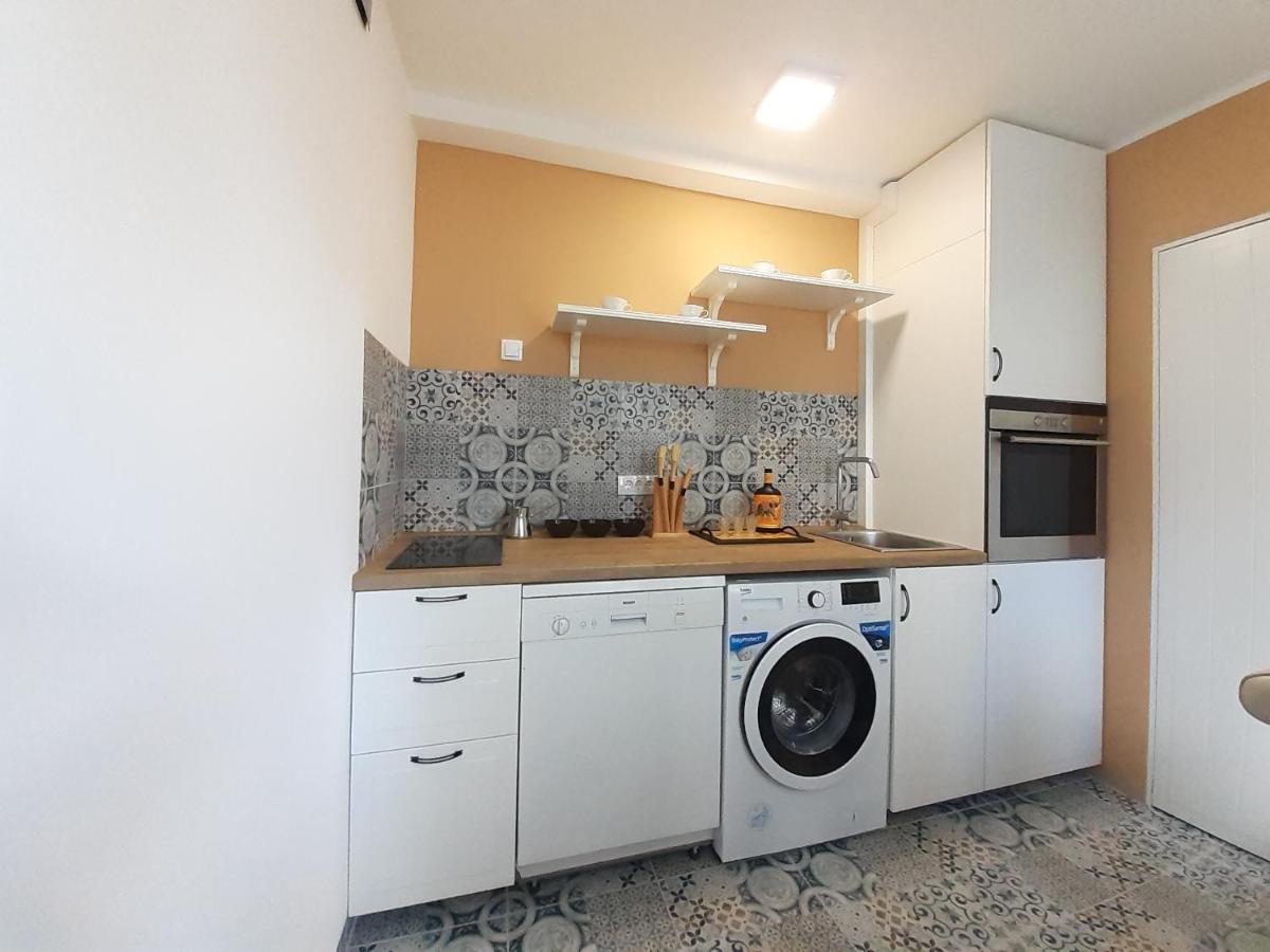 Apartman Jovana スレムスカ・ミトロヴィツァ エクステリア 写真